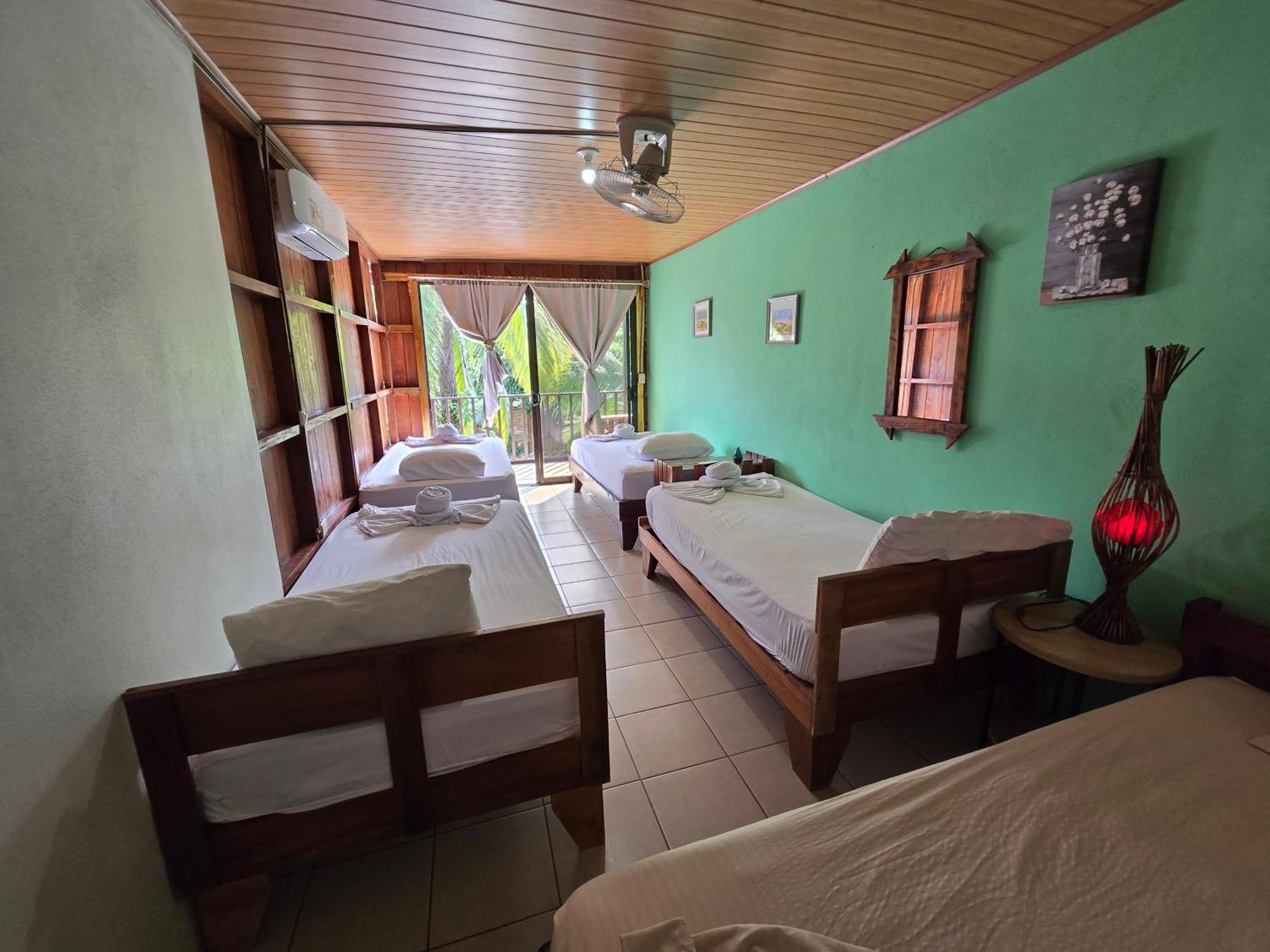 Tortuguero Hill Rooms Exterior photo