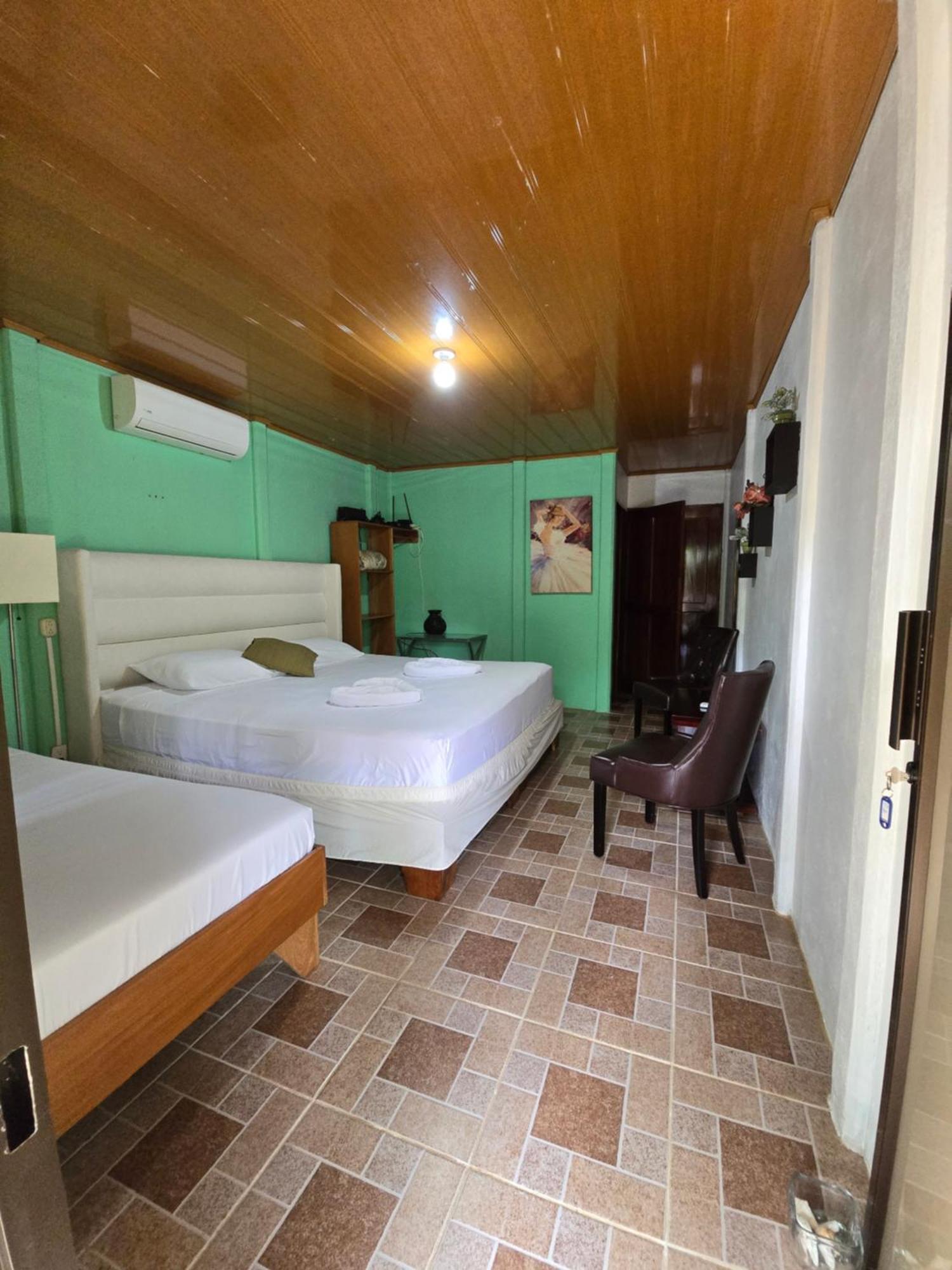 Tortuguero Hill Rooms Exterior photo