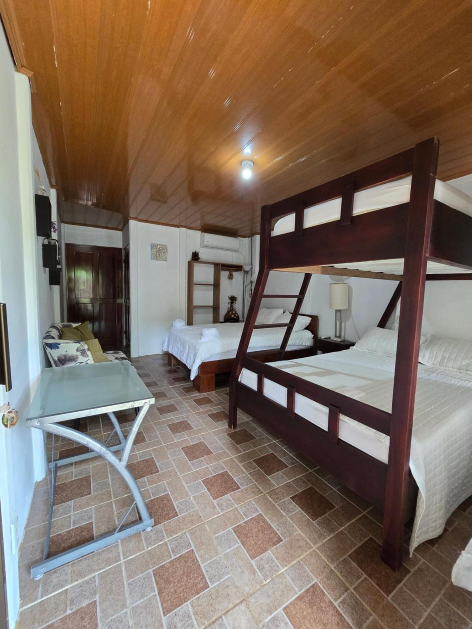 Tortuguero Hill Rooms Exterior photo