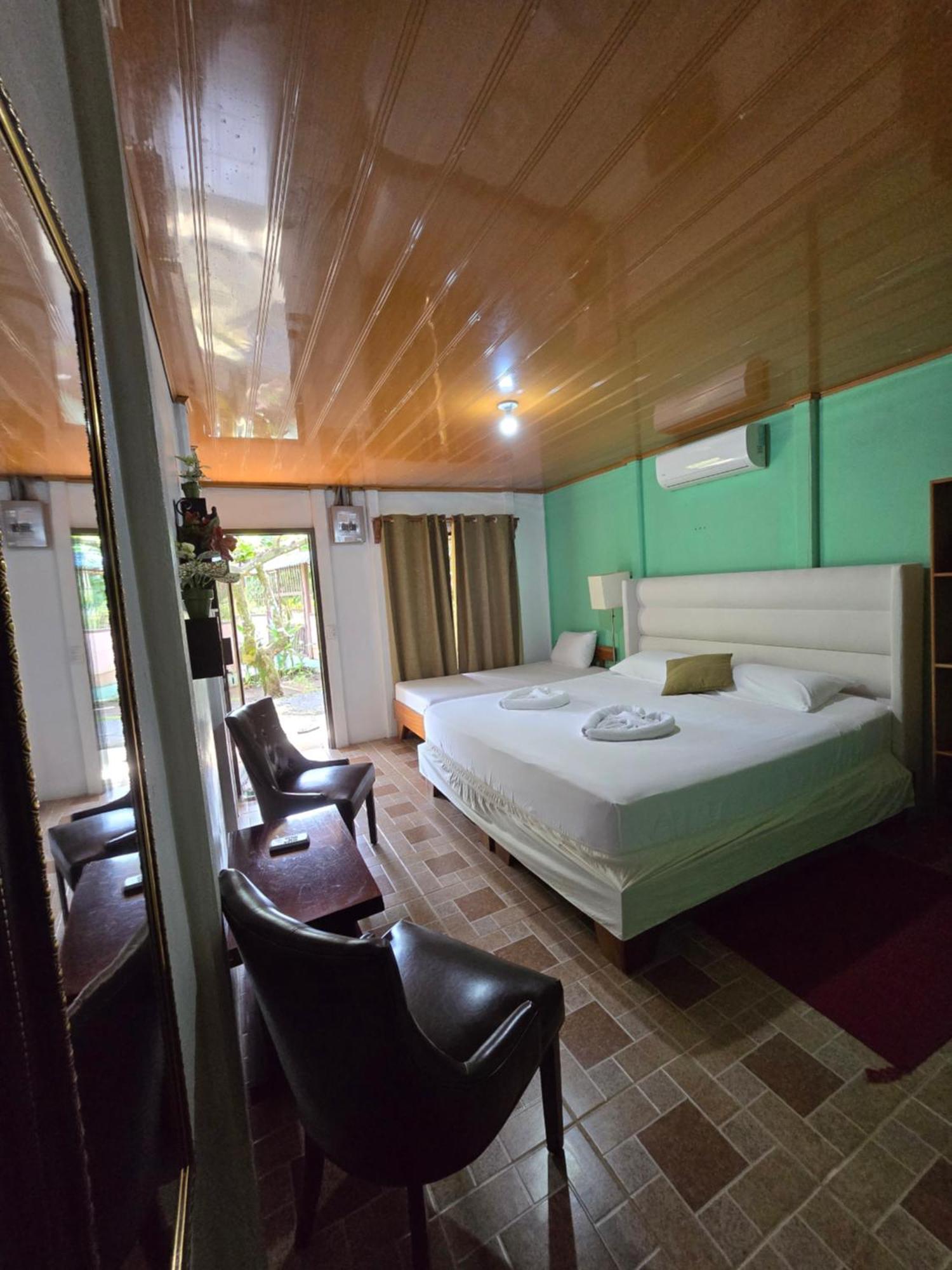 Tortuguero Hill Rooms Exterior photo